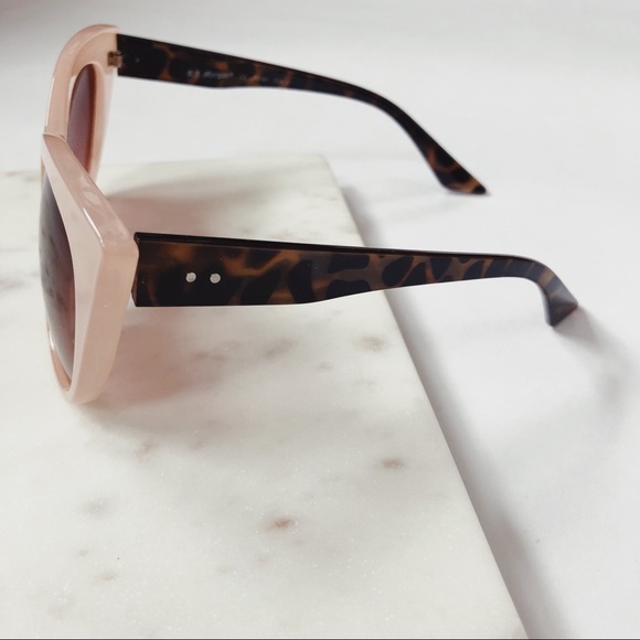 Last 1✨Teagan Pink Oversized Cat Eye Sunnies - Picture 5 of 8
